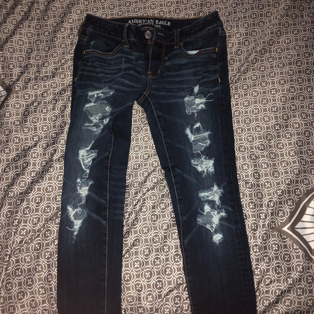 American Eagle Dark Wash Ripped Jeans Size US 4